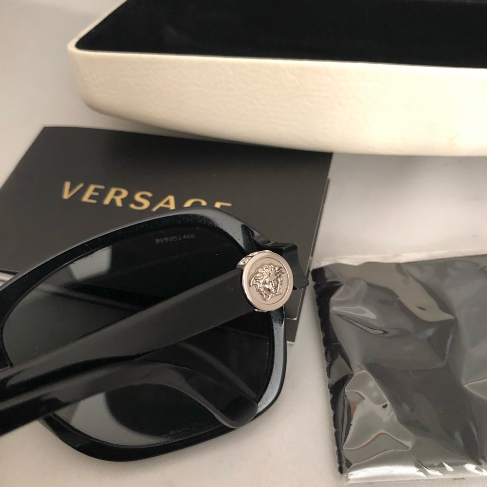 Versace sunglasses 4218B BLACK GB1/87 58MM 15 130 - Picture 1 of 8
